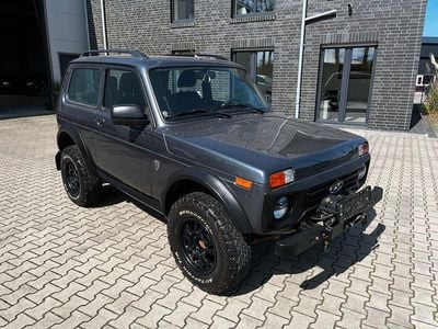 Second-hand Lada niva 83 CP (61 kW) 2022 Gri SUV