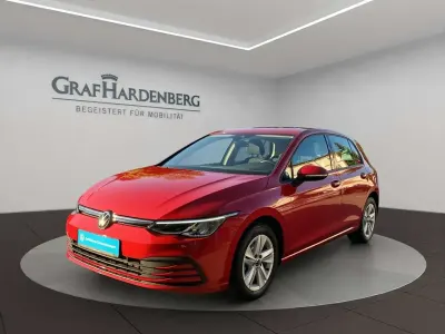 Gebraucht VW Golf VIII Basis 90 PS (66 kW) 2021 Rot Limousine