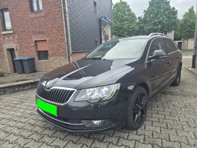 Używany Skoda Superb Active 170 KM (125 kW) 2014 Czarny Kombi