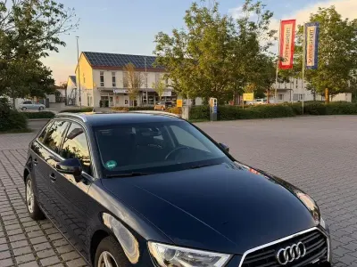 Gebraucht Audi A3 Ambiente 150 PS (110 kW) 2018 Blau Limousine