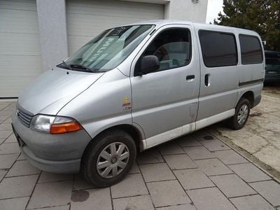 Second-hand Toyota HiAce 2002 Monovolum