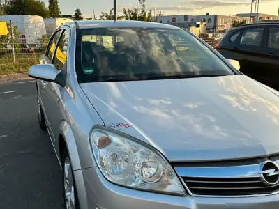 Gebraucht Opel Astra 105 PS (77 kW) 2007 Grau Limousine