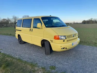 Second-hand VW Caravelle Basis 102 CP (75 kW) 2000 Galben Van