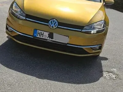 Begagnad VW Golf VII Comfortline 150 HK (110 kW) 2017 Gul Sedan