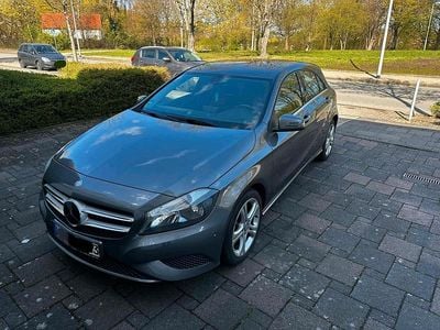 Gebraucht Mercedes A180 122 PS (89 kW) 2013 Grau Limousine