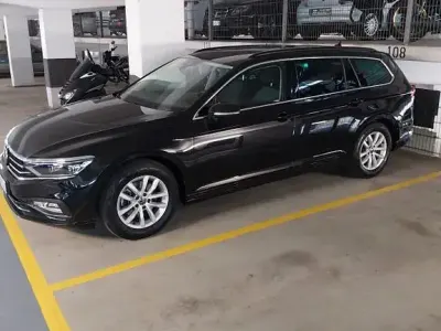 Gebraucht VW Passat Business 150 PS (110 kW) 2023 Schwarz Kombi