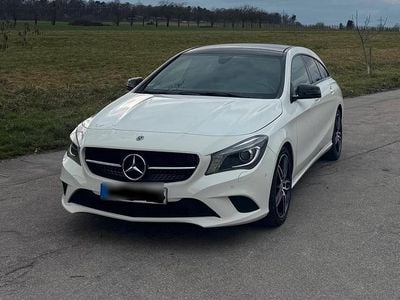 Gebraucht Mercedes CLA180 Shooting Brake Urban 122 PS (89 kW) 2015 Weiß Kombi