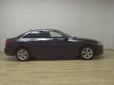 Schwarz Gebraucht 2022 Audi A4 Ambiente Limousine | 23.680 € (Superpreis)