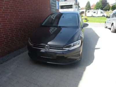 Używany VW Golf Sportsvan Trendline 110 KM (80 kW) 2018 Czarny Minivan