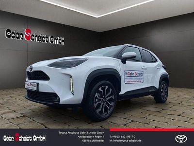 Neu Toyota Yaris Hybrid 131 PS (96 kW) 2026 Weiß Limousine