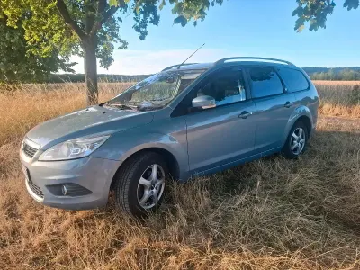 Gebraucht Ford Focus Ghia 100 PS (73 kW) 2009 Blau Kombi
