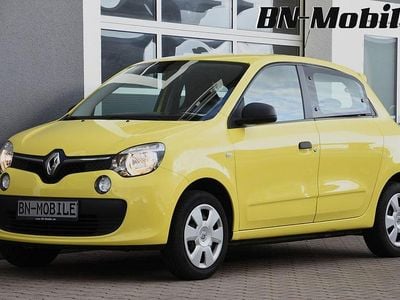 Second-hand Renault Twingo 69 CP (50 kW) 2017 Galben Hatchback