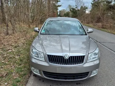 Gebraucht Skoda Octavia Active 105 PS (77 kW) 2012 Silber Limousine