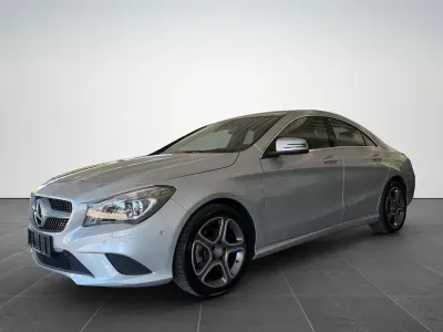 Gebraucht Mercedes CLA200 Urban 156 PS (114 kW) 2013 Polarsilber Coupé