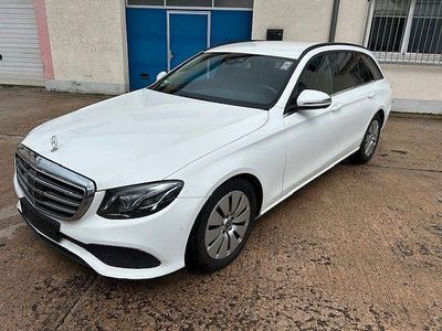 Gebraucht Mercedes E220 194 PS (142 kW) 2019 Weiß Limousine