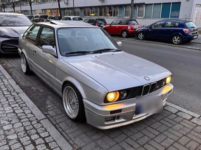 Gebraucht BMW 325 M Sport 170 PS (125 kW) 1989 Silber Coupé