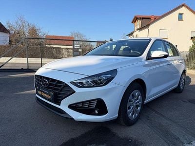 Weiß Gebraucht 2021 Hyundai i30 Pure Limousine | 11.500 € (Guter Preis)