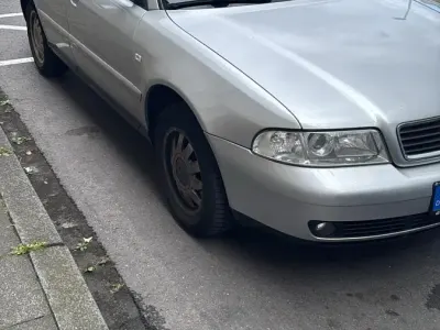 Gebraucht Audi A4 101 PS (74 kW) 2000 Silber Limousine
