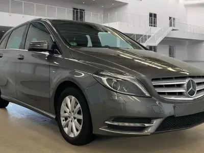 Gebraucht Mercedes B200 156 PS (114 kW) 2012 Grau Van / Kleinbus