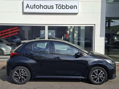 Gebraucht Toyota Yaris Hybrid Comfort 116 PS (85 kW) 2023 Mysticschwarz Kleinwagen