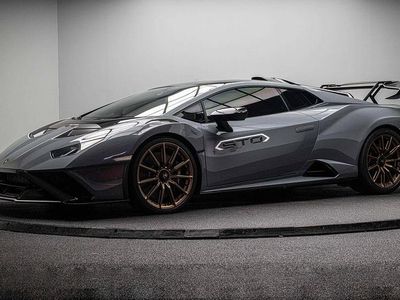 Grau Gebraucht 2022 Lamborghini Huracán | 379.900 €