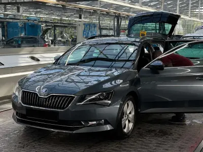 Gebraucht Skoda Superb Ambition 150 PS (110 kW) 2016 Grau Kombi