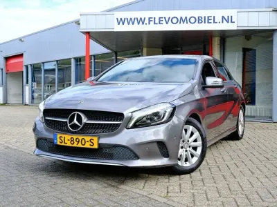 Gebraucht Mercedes A180 Business 122 PS (89 kW) 2018 Grau Limousine