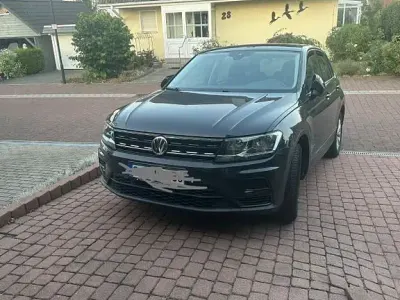 Gebraucht VW Tiguan Trendline 125 PS (91 kW) 2016 Grau SUV
