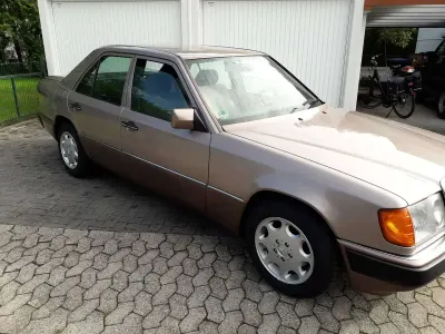 Gebraucht Mercedes E220 150 PS (110 kW) 1993 Limousine
