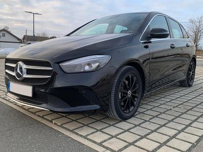 Gebraucht Mercedes B200 Progressive 163 PS (119 kW) 2022 Schwarz Van / Kleinbus