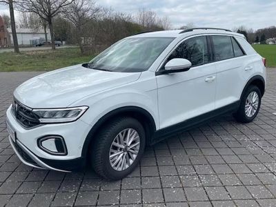 Second-hand VW T-Roc Life 116 CP (85 kW) 2023 Alb SUV