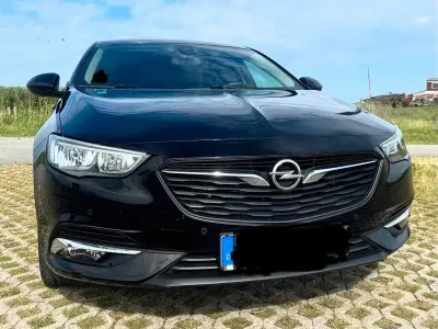 Gebraucht Opel Insignia 140 PS (102 kW) 2018 Schwarz Limousine