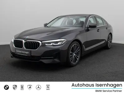 Gebraucht BMW 530 M Sport 245 PS (180 kW) 2023 Sophistograu brillanteffekta9 Limousine