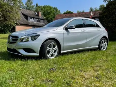 Gebraucht Mercedes A180 122 PS (89 kW) 2013 Silber Limousine
