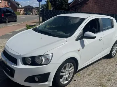 Gebraucht Chevrolet Aveo LTZ 95 PS (69 kW) 2012 Weiß Kleinwagen