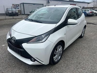 Gebraucht Toyota Aygo X-play 69 PS (50 kW) 2018 Weiß Kleinwagen