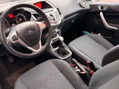 Gebraucht Ford Fiesta Champions Edition 84 PS (61 kW) 2012 Silber Kleinwagen