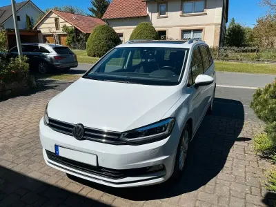 Begagnad VW Touran Highline 150 HK (110 kW) 2019 Vit Minibuss