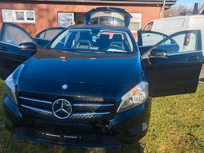 Gebraucht Mercedes A180 122 PS (89 kW) 2014 Schwarz Kleinwagen