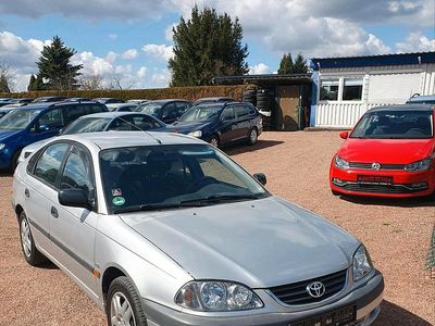 Usata Toyota Avensis Sol 150 CV (110 kW) 2002 Argento Utilitaria