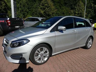 Grau Gebraucht 2017 Mercedes B200 Van / Kleinbus | 14.990 €
