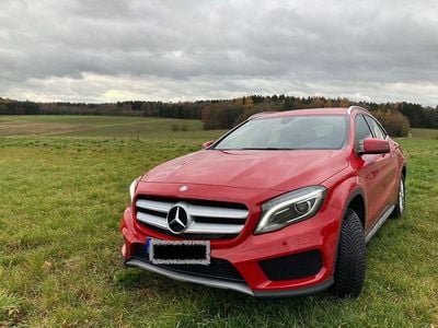 Gebraucht Mercedes GLA200 AMG line 156 PS (114 kW) 2016 Rot SUV