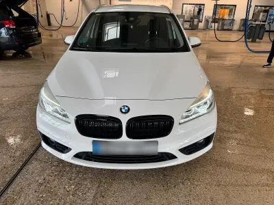 Używany BMW 216 116 KM (85 kW) 2018 Biały Minivan