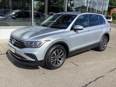 Silber Gebraucht 2023 VW Tiguan Life SUV | 28.989 € (Fairer Preis)