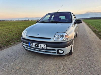 Gebraucht Renault Clio II Expression 58 PS (42 kW) 2001 Silber Limousine