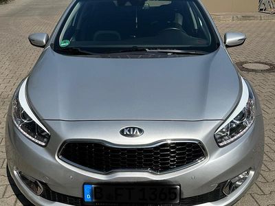 Gebraucht Kia Ceed 135 PS (99 kW) 2013 Grau Kleinwagen
