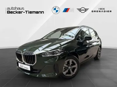 Gebraucht BMW 220 Active Tourer Luxury Line 156 PS (114 kW) 2025 Grün Van / Kleinbus