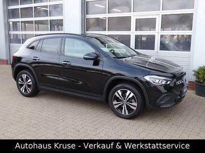 Gebraucht Mercedes GLA200 Night 163 PS (119 kW) 2022 Schwarz SUV