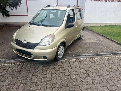 Gebraucht Toyota Yaris Verso 86 PS (63 kW) 2001 Gold Van / Kleinbus