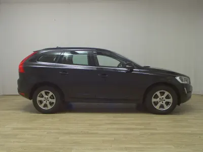 Begagnad Volvo XC60 Momentum 150 HK (110 kW) 2016 Svart SUV